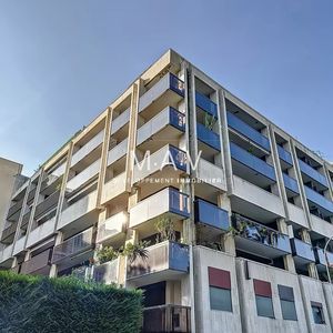 Property in Carre d'Or