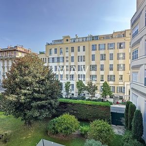 Property in Carre d'Or