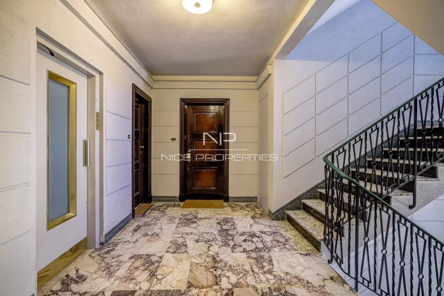 Property photo in Carre d'Argent