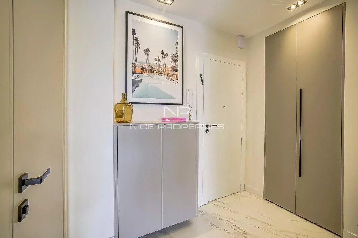 Property photo in Carre d'Argent