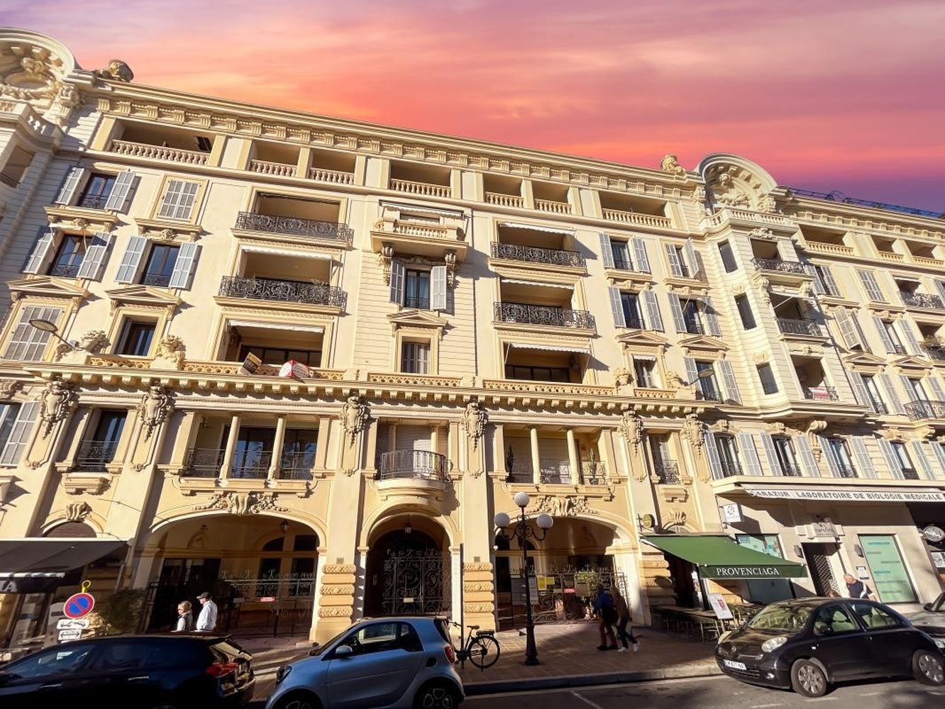 Property photo in Carre d'Argent