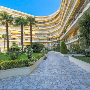 Property in Carre d'Argent