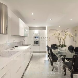 Property in Carre d'Or