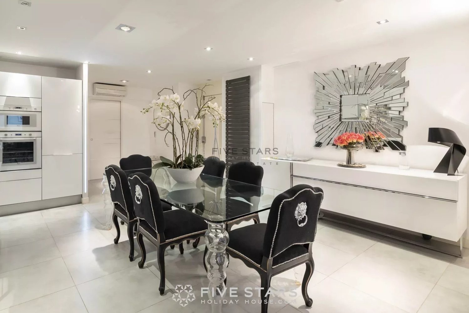 Property photo in Carre d'Or