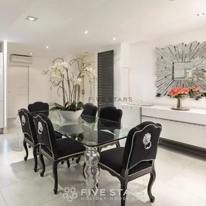 Property in Carre d'Or