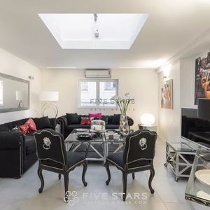 Property in Carre d'Or