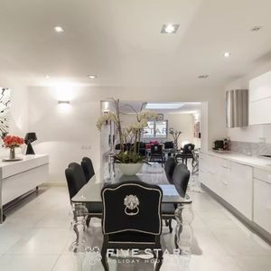 Property in Carre d'Or