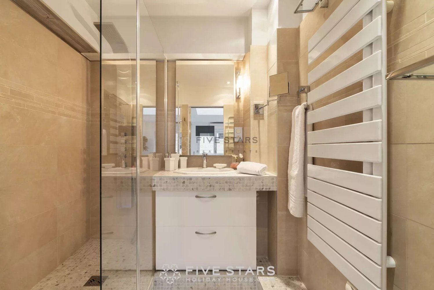 Property photo in Carre d'Or