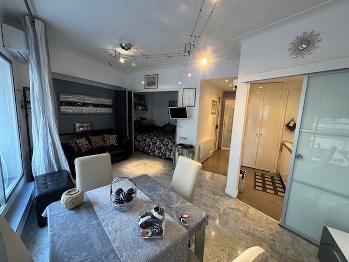 Property photo in Carre d'Or