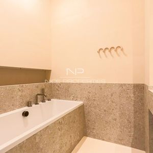 Property in Carre d'Or