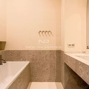 Property in Carre d'Or