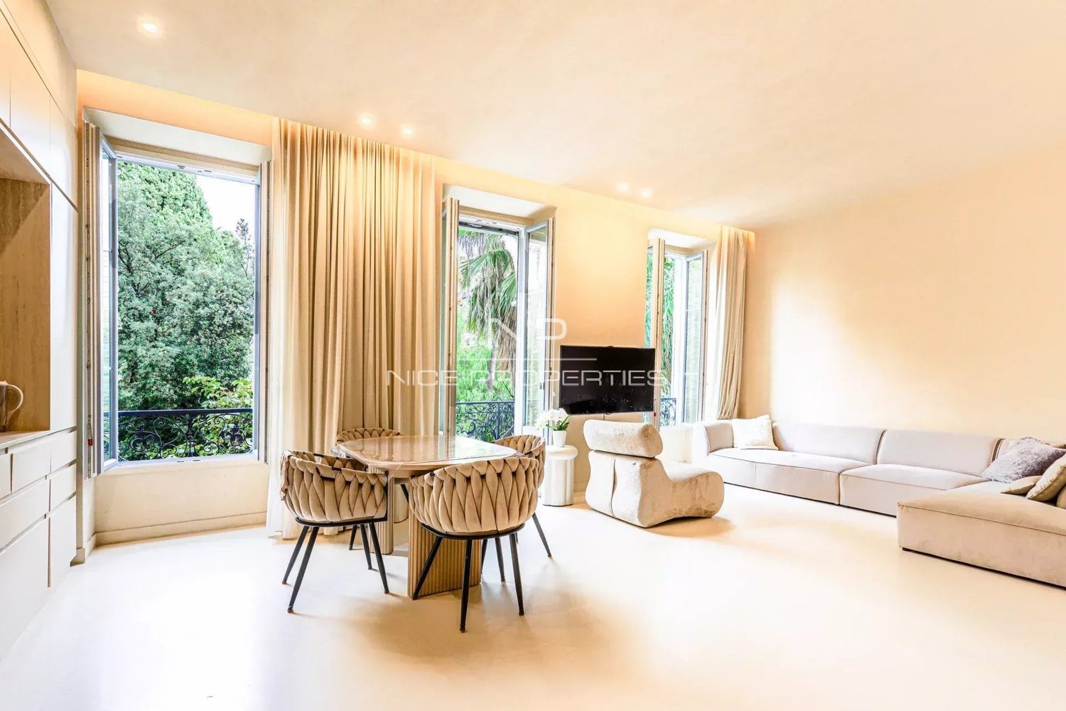 Property photo in Carre d'Or