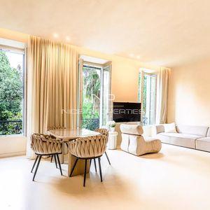 Property in Carre d'Or