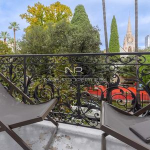 Property in Carre d'Or