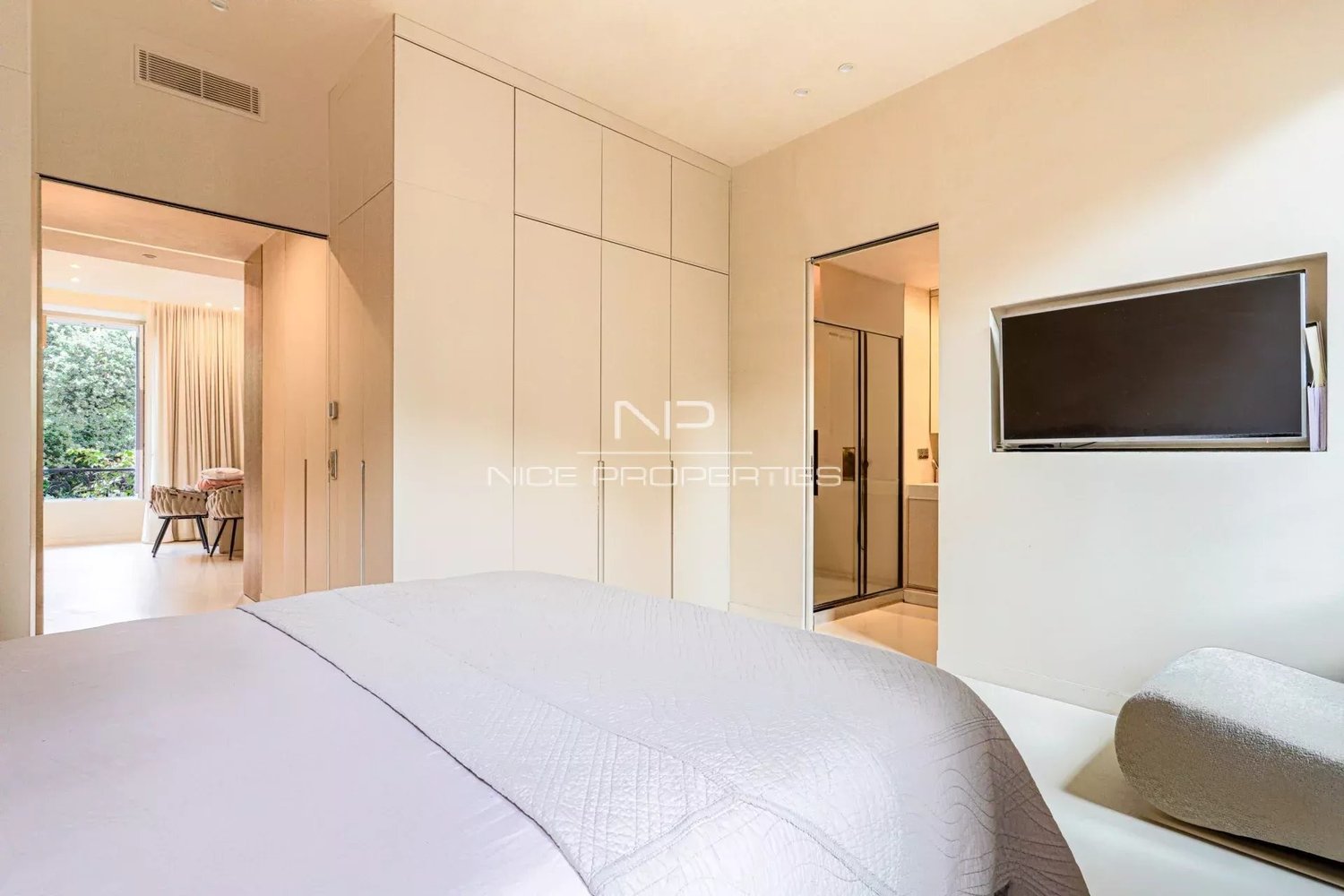 Property photo in Carre d'Or