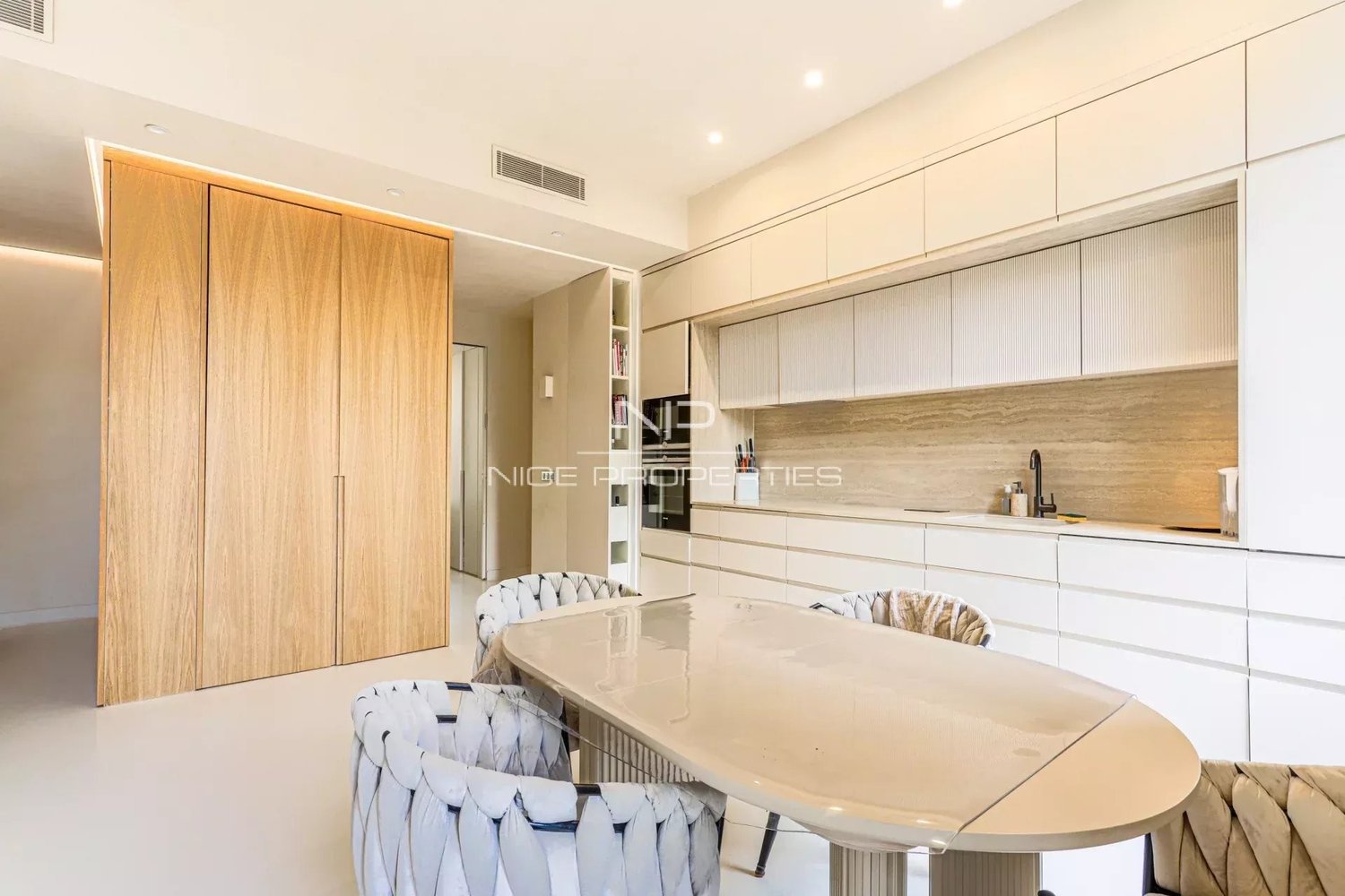 Property photo in Carre d'Or