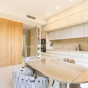 Property in Carre d'Or