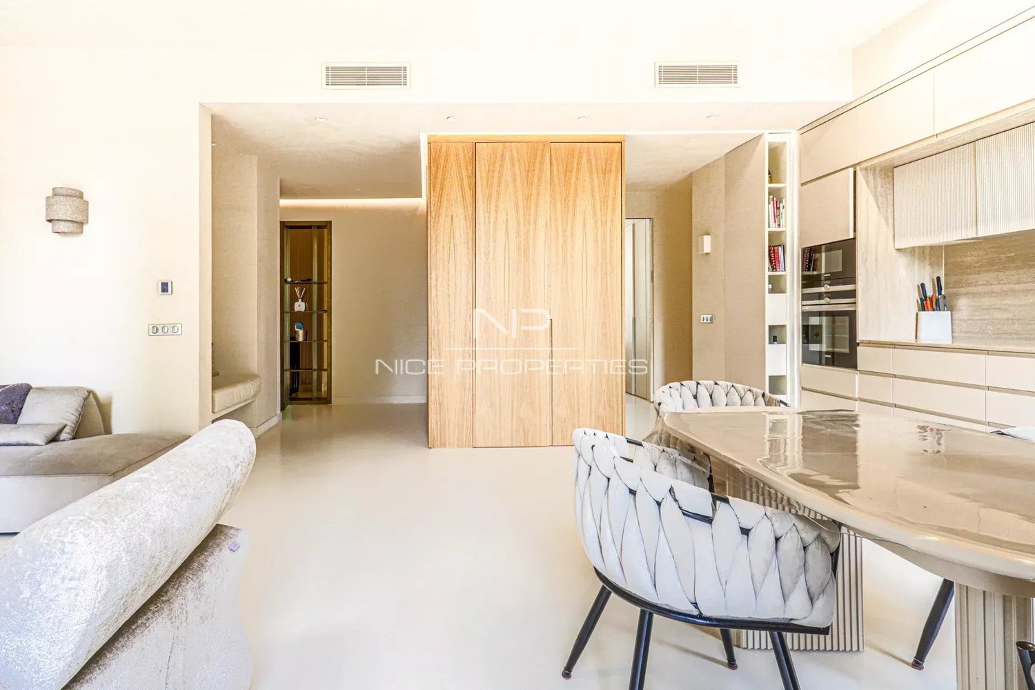 Property photo in Carre d'Or