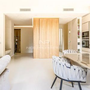 Property in Carre d'Or