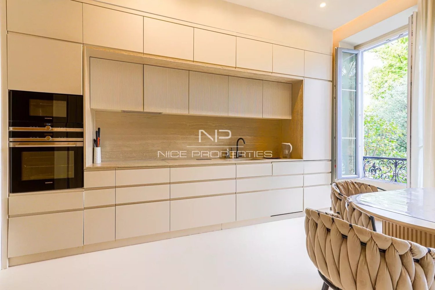 Property photo in Carre d'Or