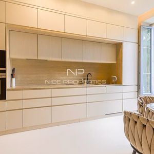 Property in Carre d'Or