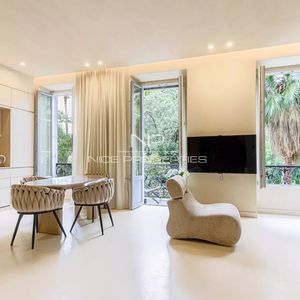 Property in Carre d'Or