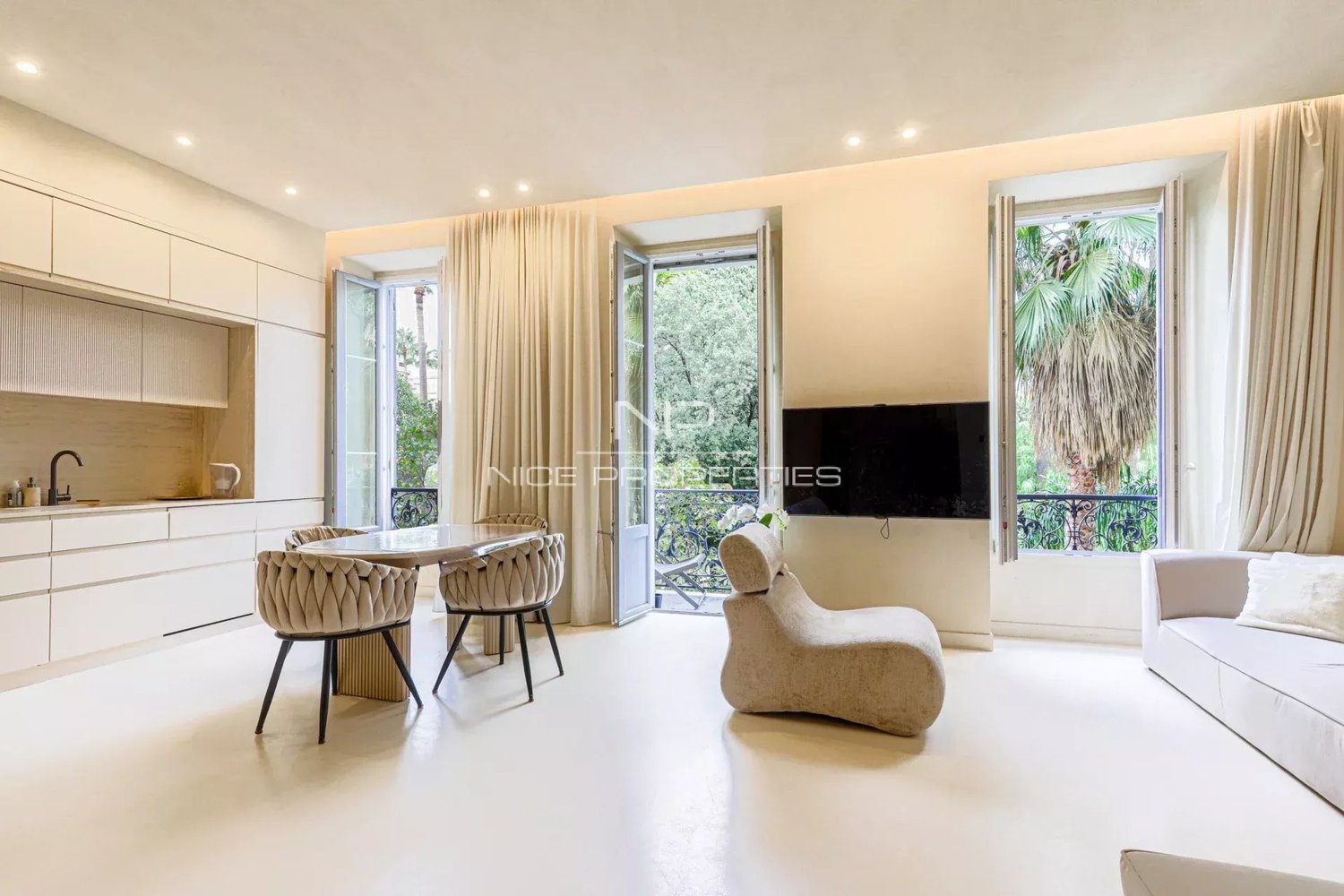 Property photo in Carre d'Or