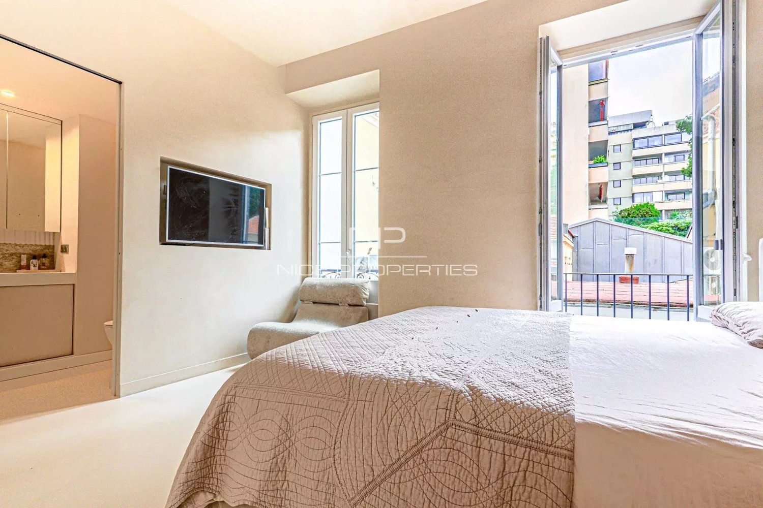 Property photo in Carre d'Or