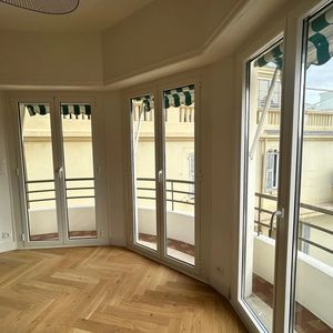 Property in Carre d'Or