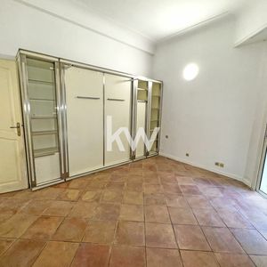 Property in Carre d'Or