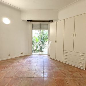 Property in Carre d'Or