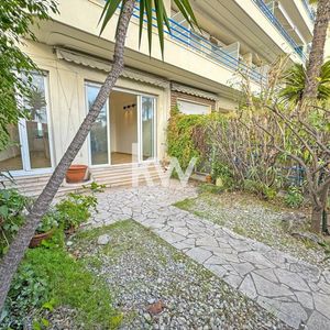 Property in Carre d'Or