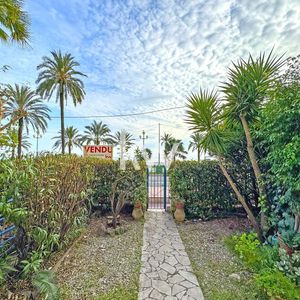 Property in Carre d'Or