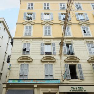 Property in Carre d'Or