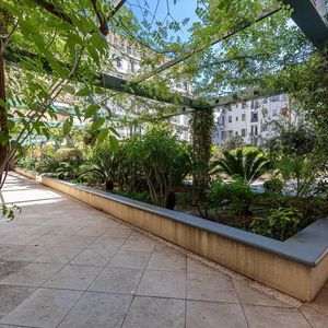 Property in Carre d'Or