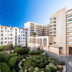 Property in Carre d'Or