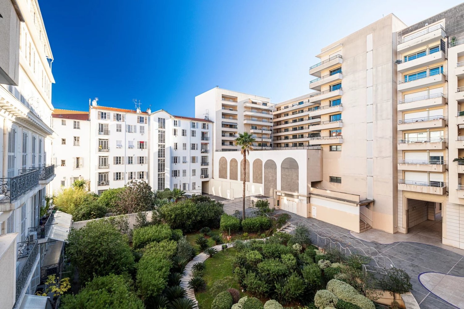 Property photo in Carre d'Or