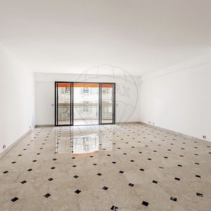 Property in Carre d'Or