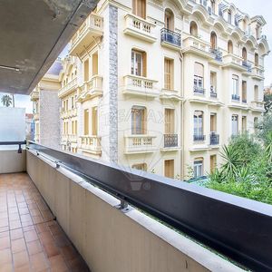 Property in Carre d'Or