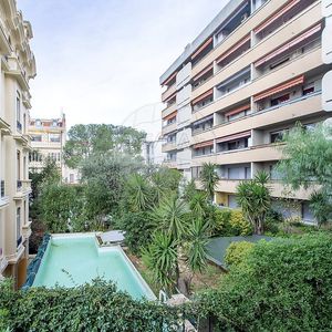 Property in Carre d'Or