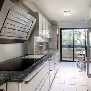 Property in Carre d'Or