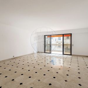 Property in Carre d'Or