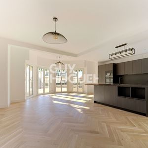 Property in Carre d'Or