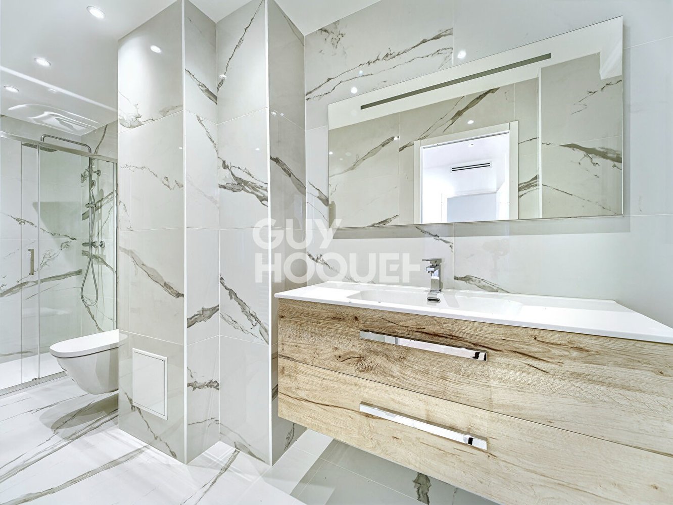 Property photo in Carre d'Or