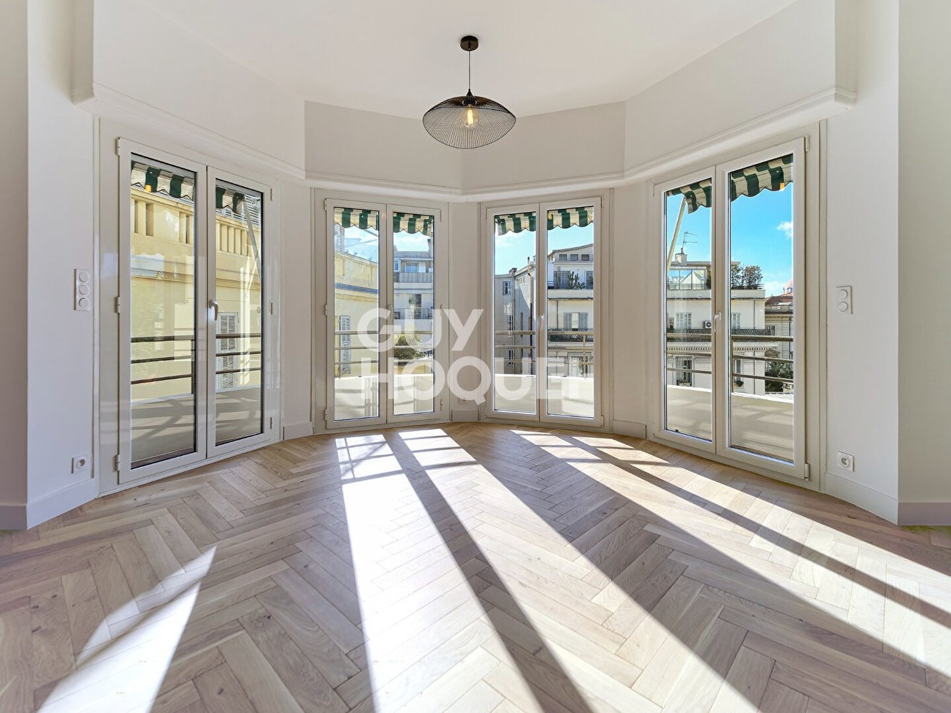 Property photo in Carre d'Or