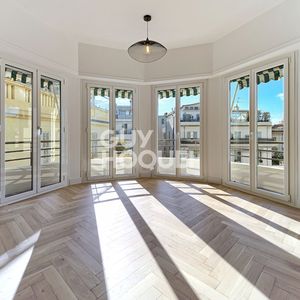 Property in Carre d'Or