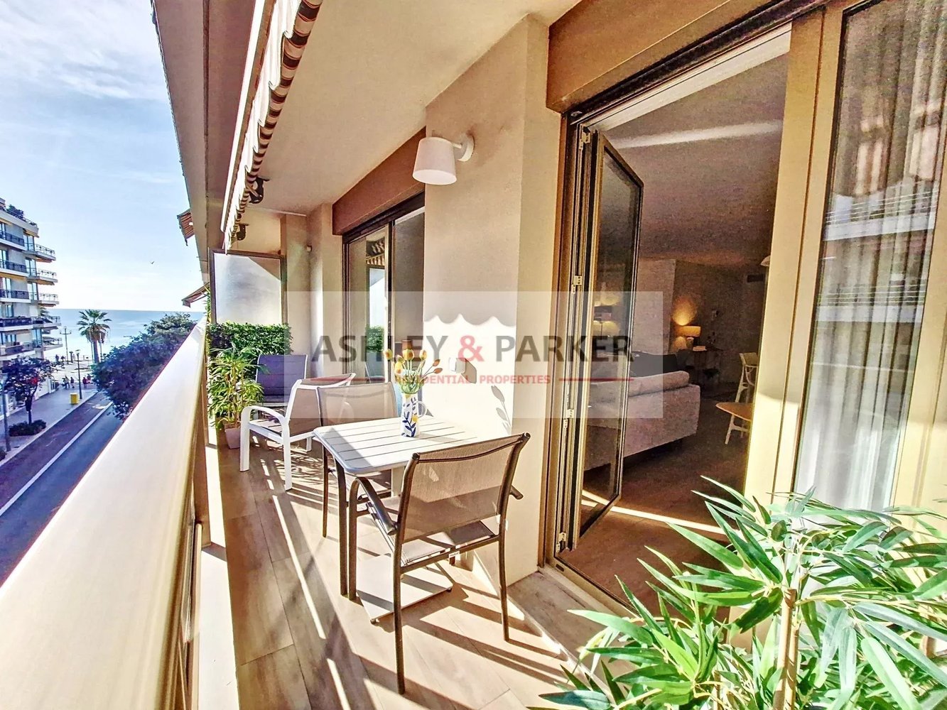 Property photo in Carre d'Or