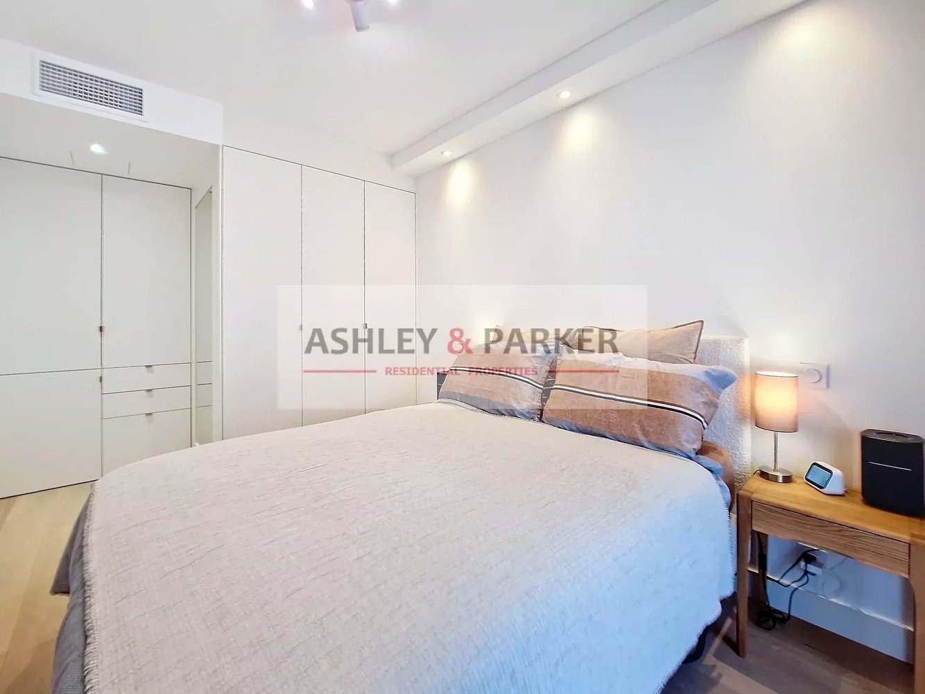 Property photo in Carre d'Or