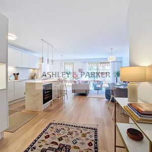 Property in Carre d'Or