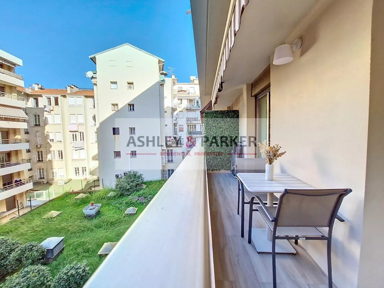 Property photo in Carre d'Or